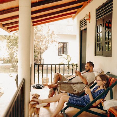 Beach Lagoon Guesthouse Тангалла Экстерьер фото