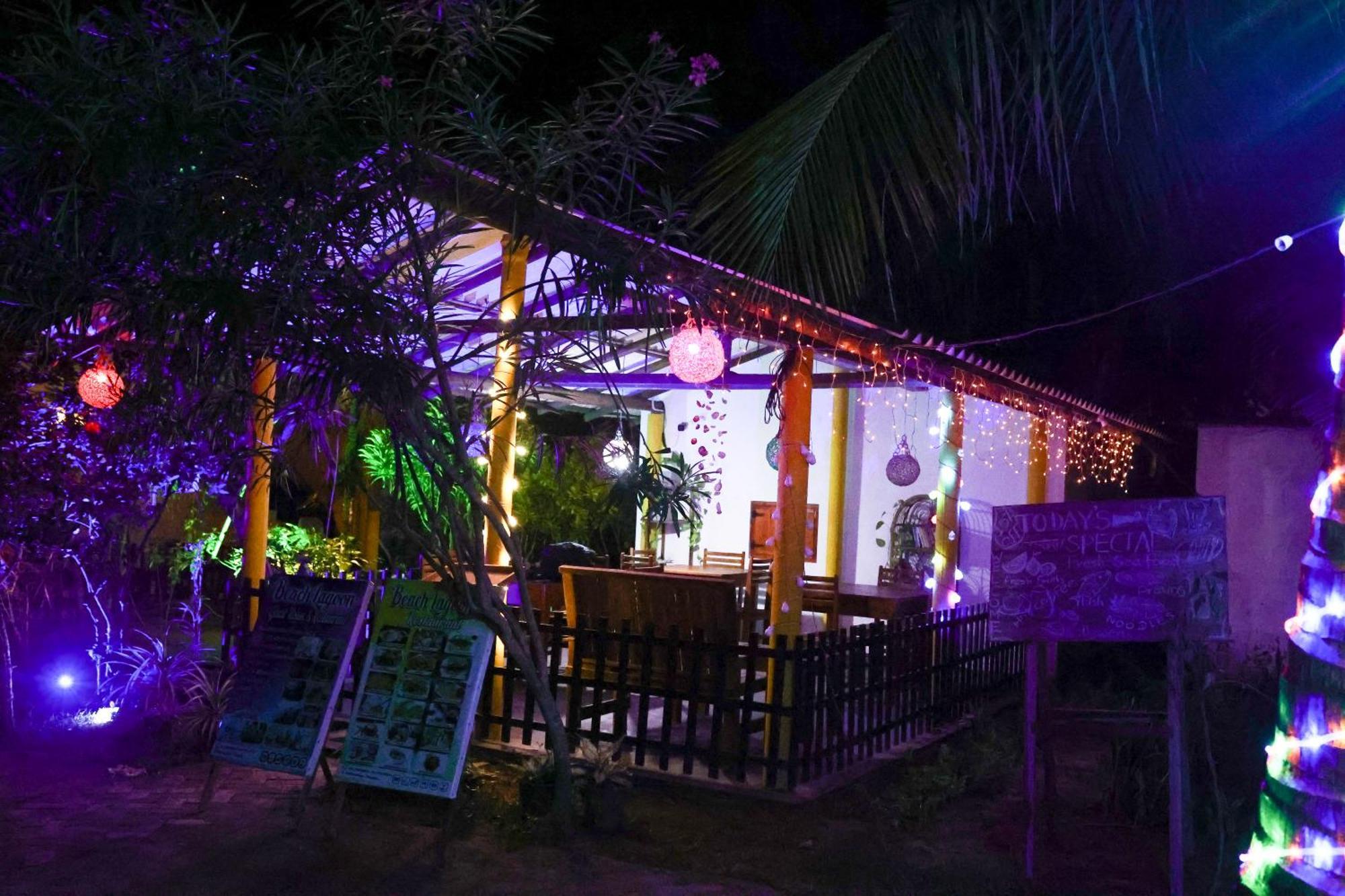 Beach Lagoon Guesthouse Тангалла Экстерьер фото