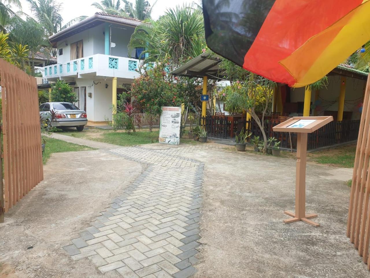Beach Lagoon Guesthouse Тангалла Экстерьер фото