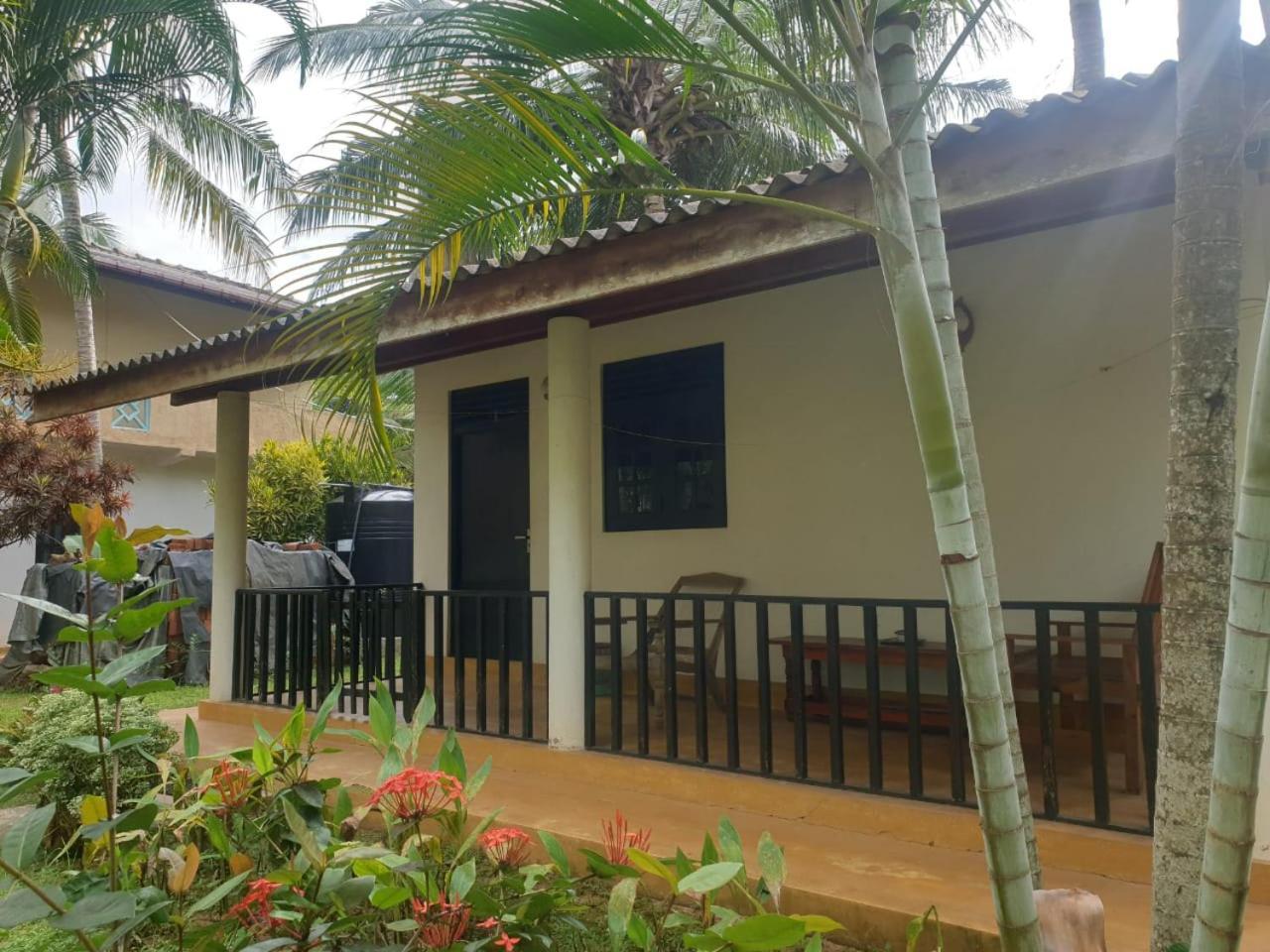 Beach Lagoon Guesthouse Тангалла Экстерьер фото