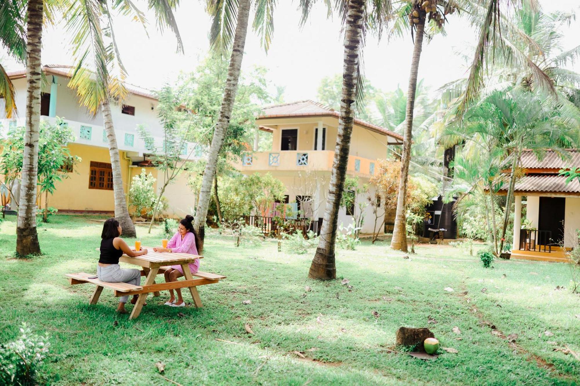 Beach Lagoon Guesthouse Тангалла Экстерьер фото
