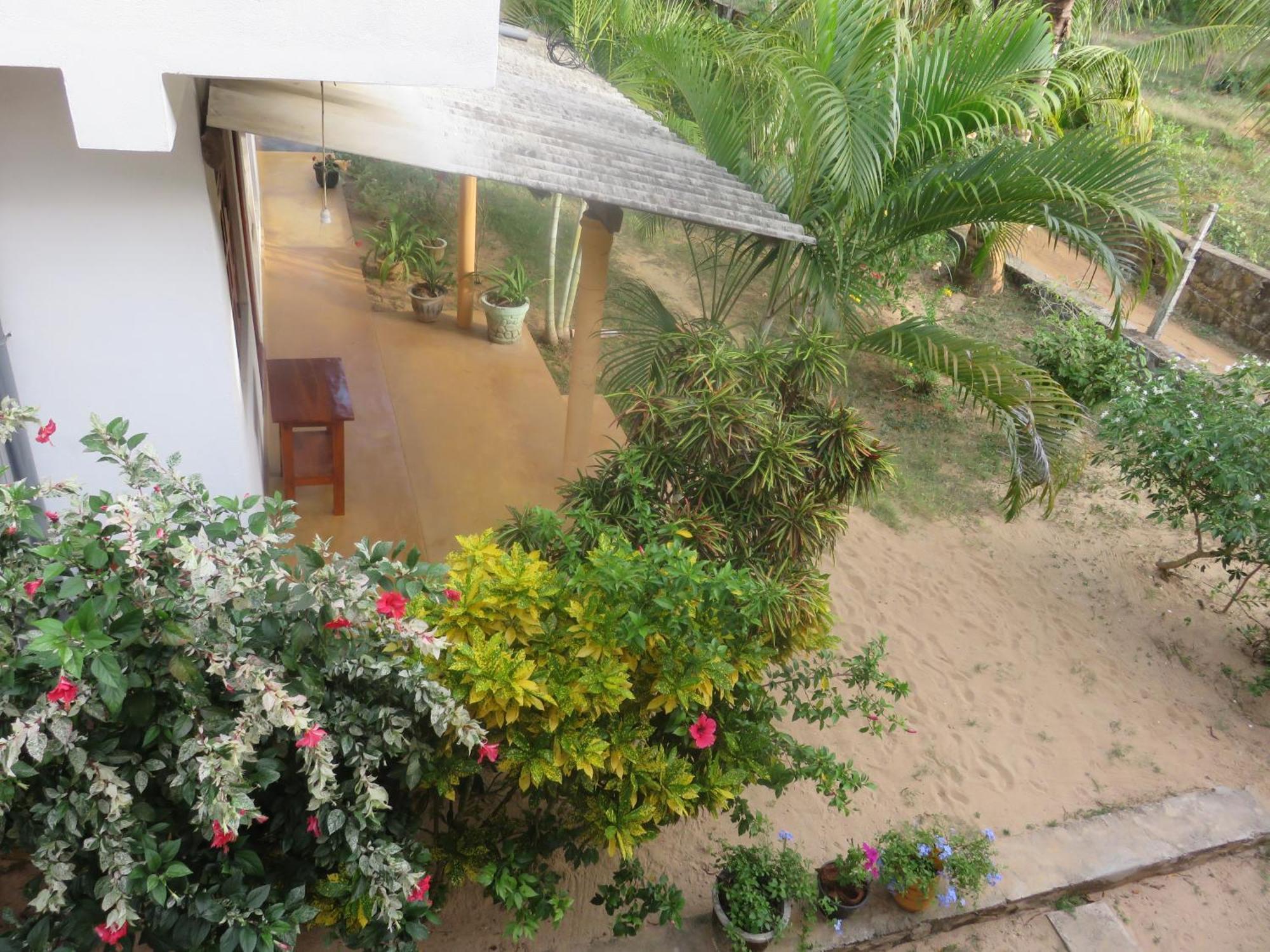 Beach Lagoon Guesthouse Тангалла Экстерьер фото