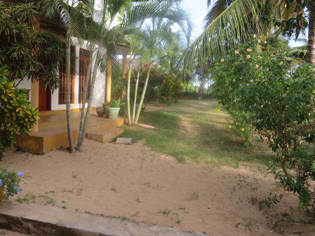 Beach Lagoon Guesthouse Тангалла Экстерьер фото