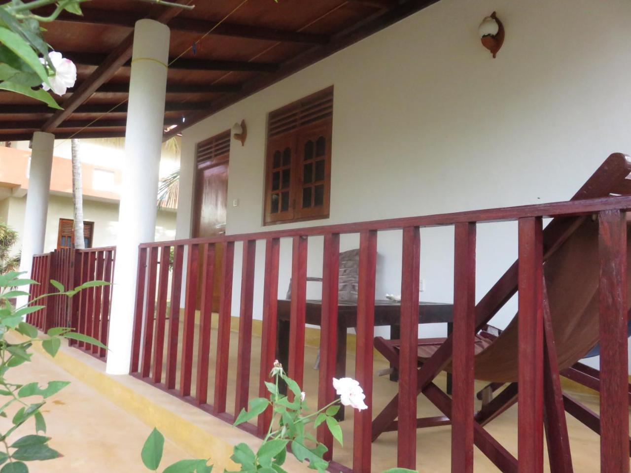 Beach Lagoon Guesthouse Тангалла Экстерьер фото