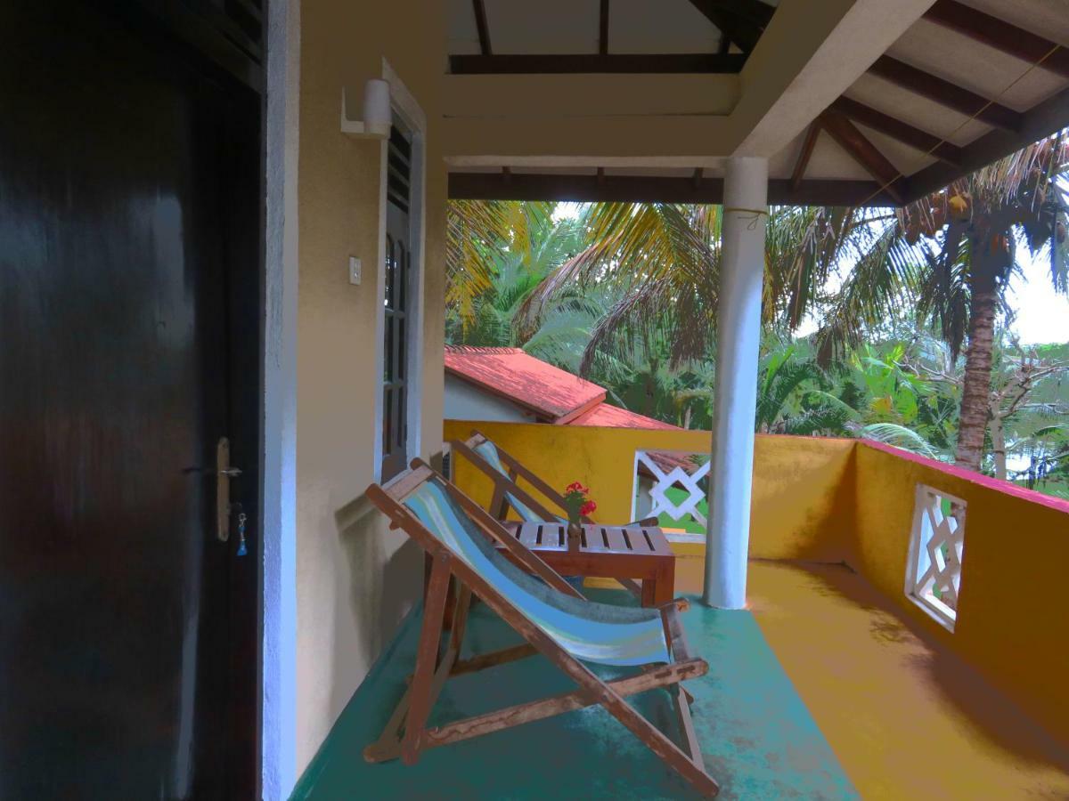 Beach Lagoon Guesthouse Тангалла Экстерьер фото