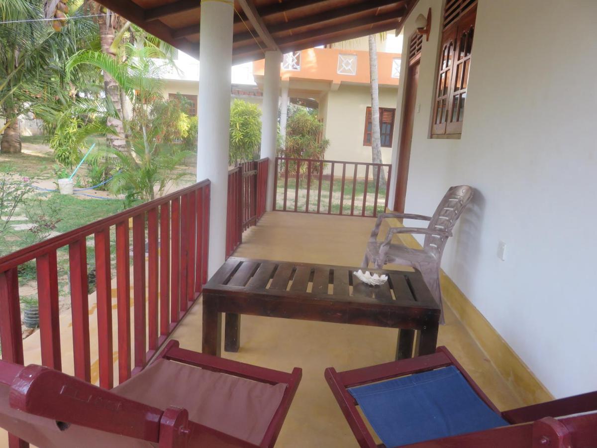 Beach Lagoon Guesthouse Тангалла Экстерьер фото